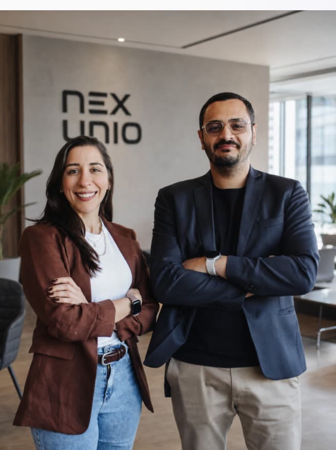 Rafaela Risse e Renan Melo, fundadores da NexUnio, no escritório da empresa